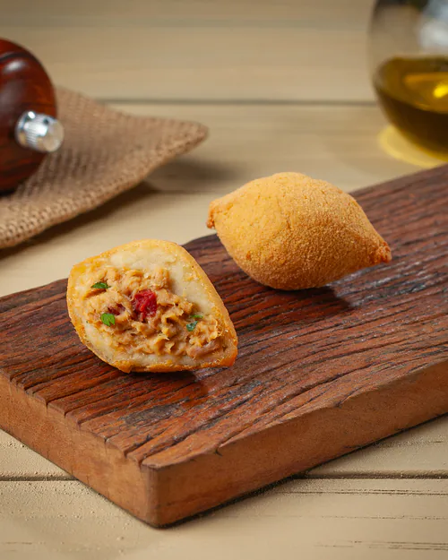 Bolinho especial de pernil suíno desfiado artesanal