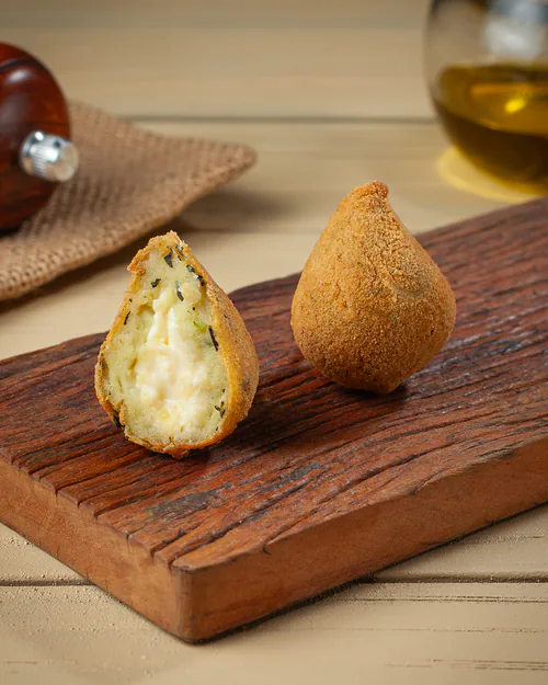 Coxinha de brócolis com requeijão cremoso catupiry