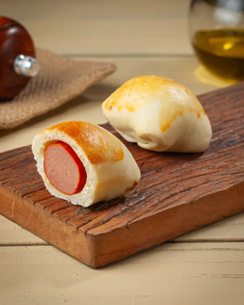 Doguinho enroladinho de salsicha assado mini lanche